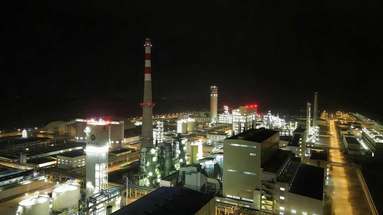 1778311988196 16 2026 年 3 月 7 日新疆新冀能源项目三聚氰胺装置一次投料成功2