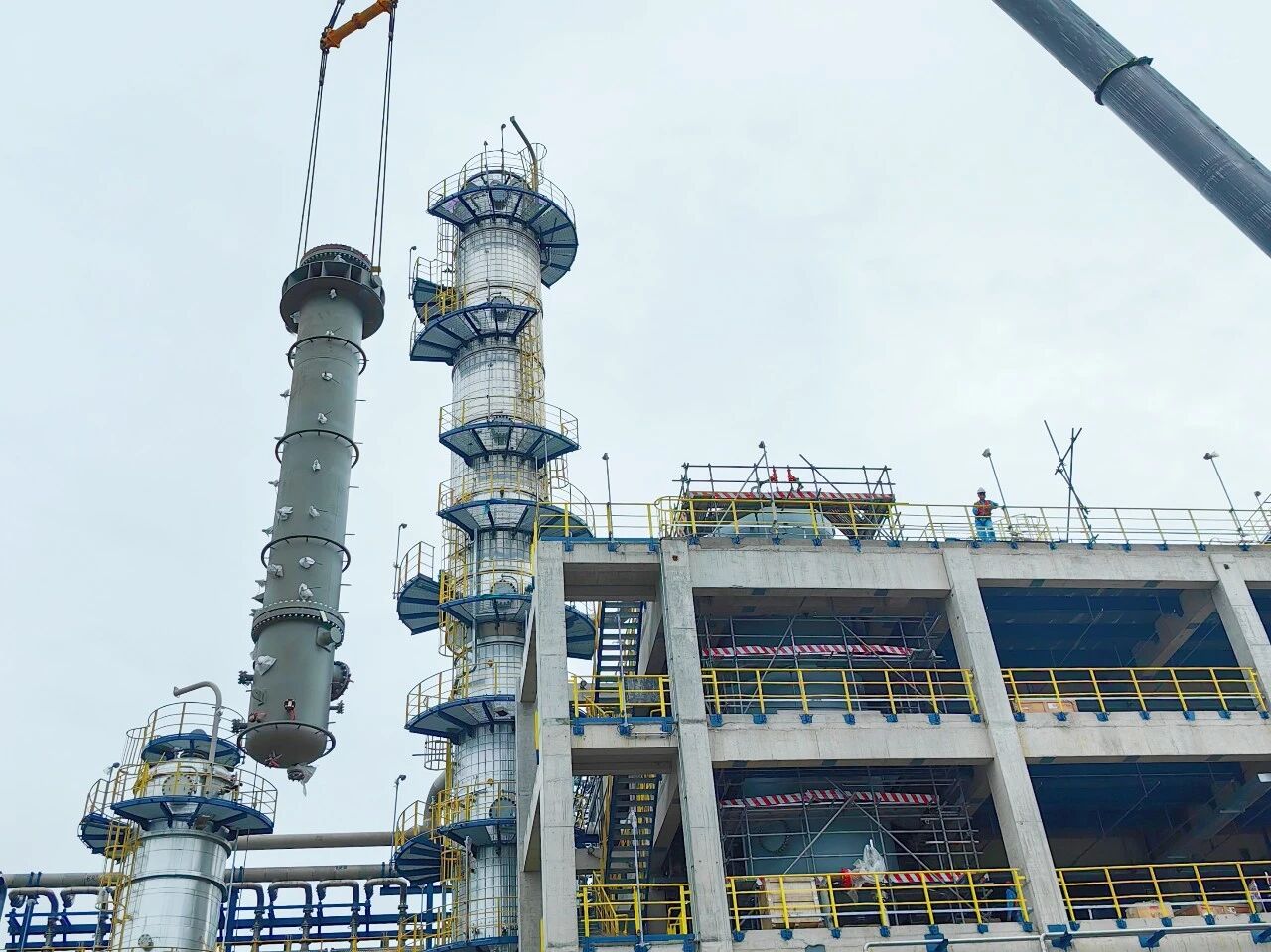 Successful Installation of DMC Product Recovery Tower Completed for the SABIC Fujian PC&BPA Complex Project