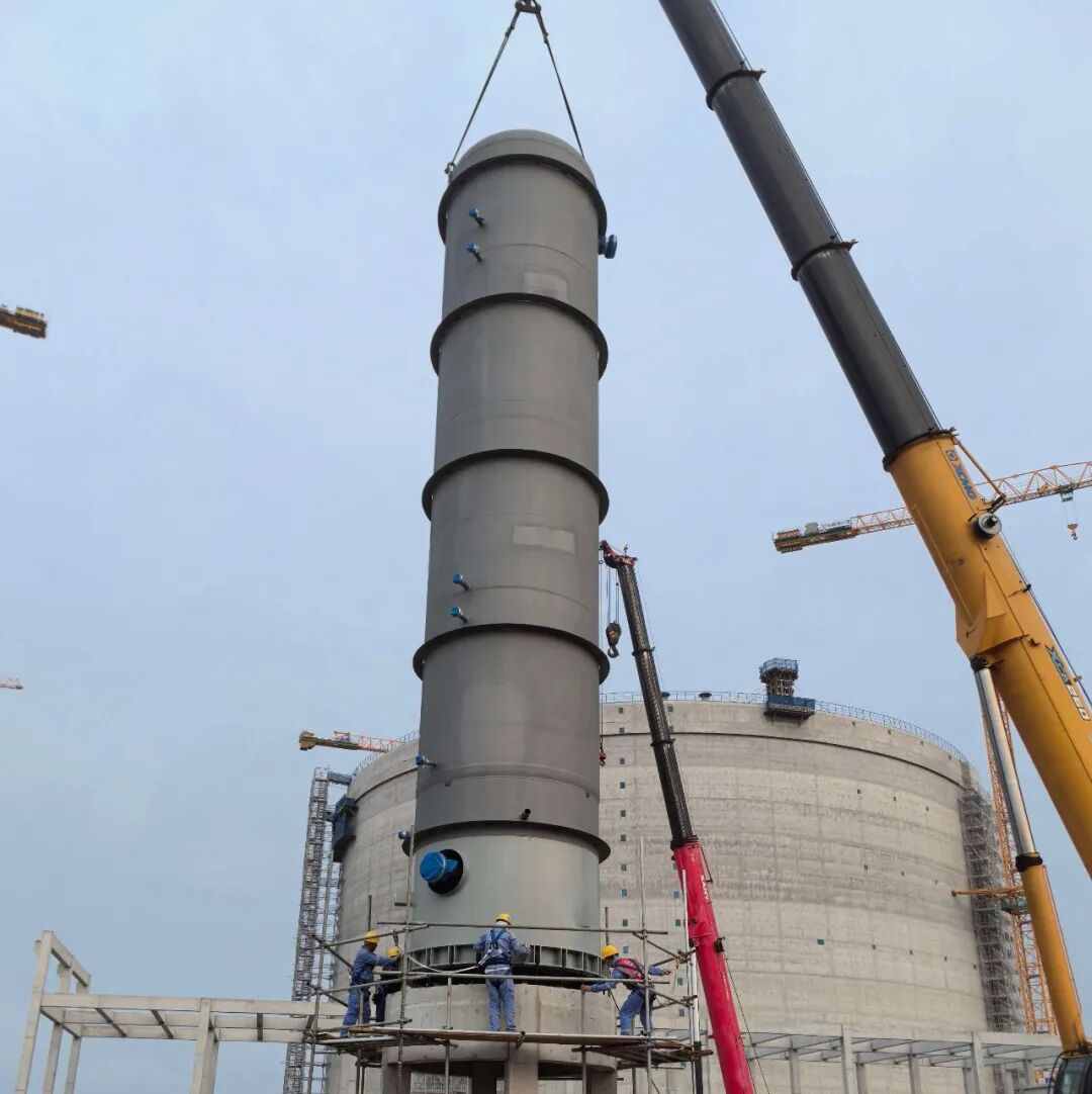 First Equipment Successfully Hoisted at Jiangsu Huadian Ganyu LNG Terminal Project