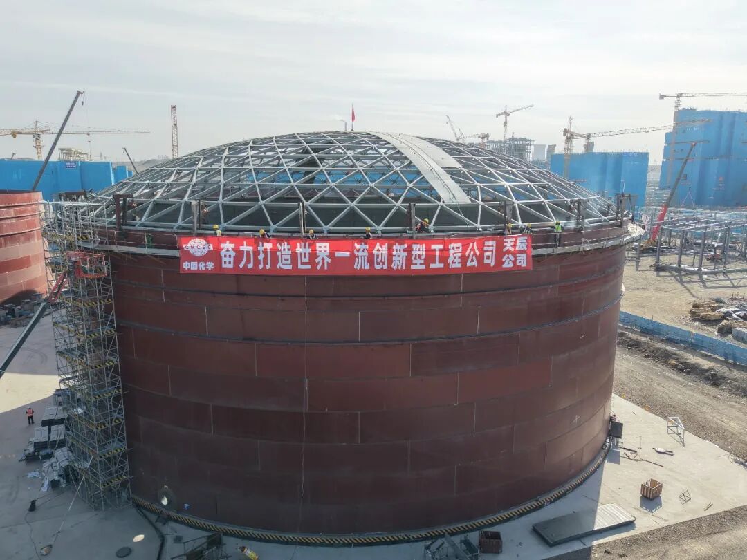 Two Core Units Successfully Topped Out for CHN Energy Zhundong Coal-to-SNG Project