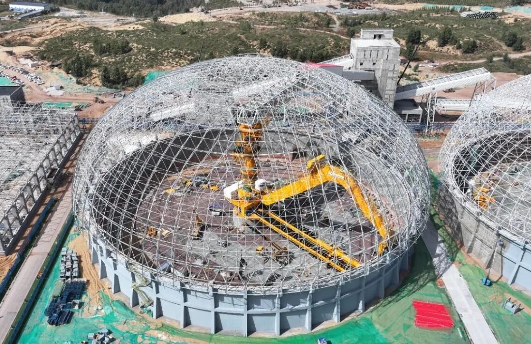Key Milestone Achieved! Steel Space Frame of No.1 Circular Coal Yard Successfully Installed for Shaanxi Coal Group Yulin Chemical Phase 2 Stage 1 Project's Coal Storage & Handling Unit