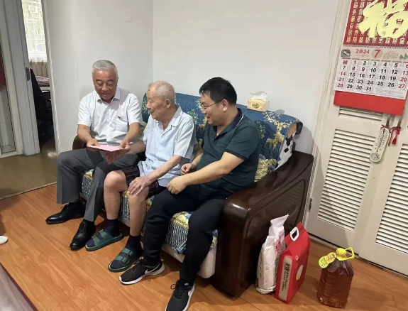 中国化学天辰公司党委走访慰问离休老党员和老干部