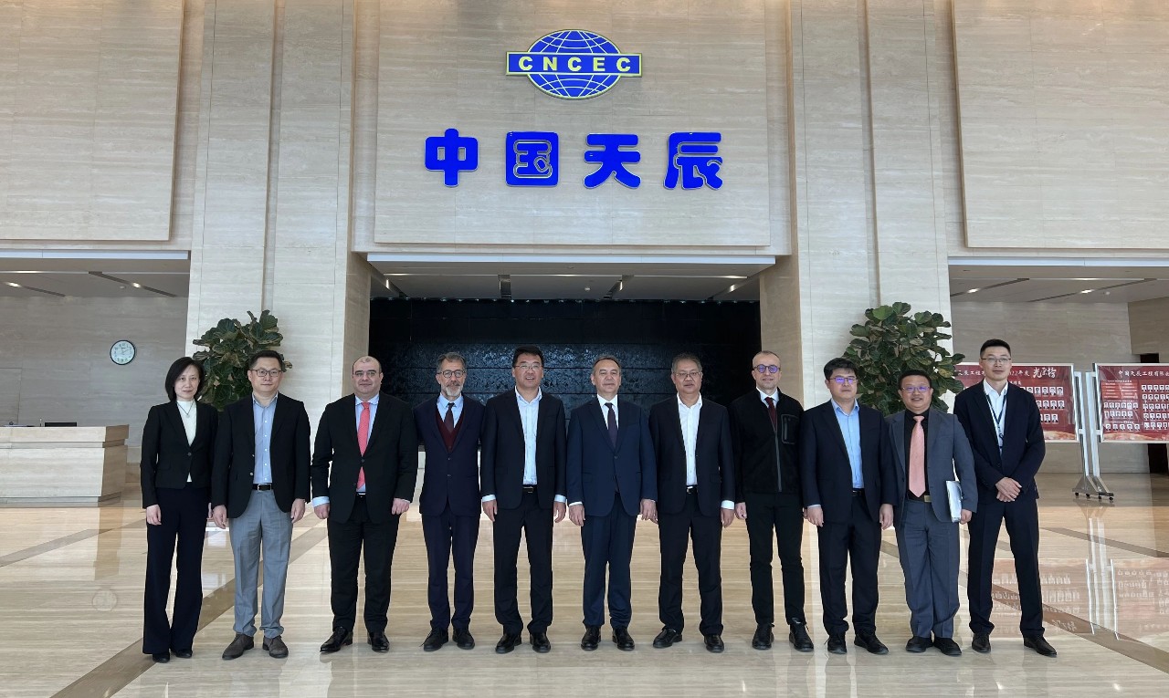 梁军湘会见CINER集团副总裁GURSEL USTA一行.jpg